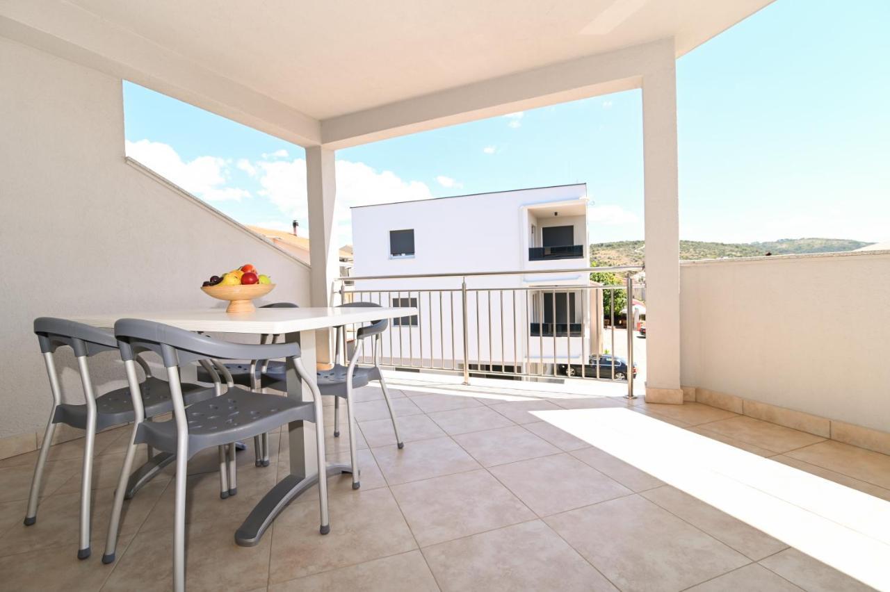 Apartmani Adria Трогир Экстерьер фото