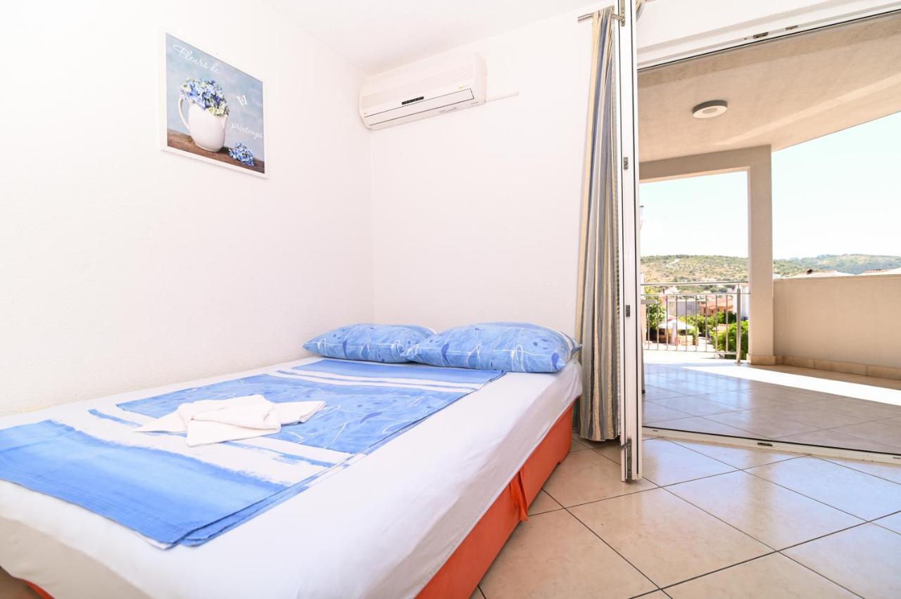 Apartmani Adria Трогир Экстерьер фото