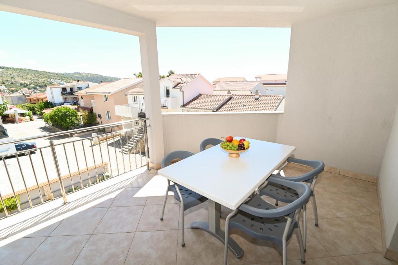 Apartmani Adria Трогир Экстерьер фото